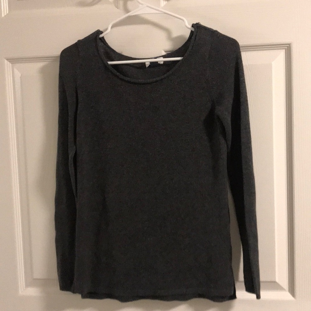 Long sleeved gray sweater